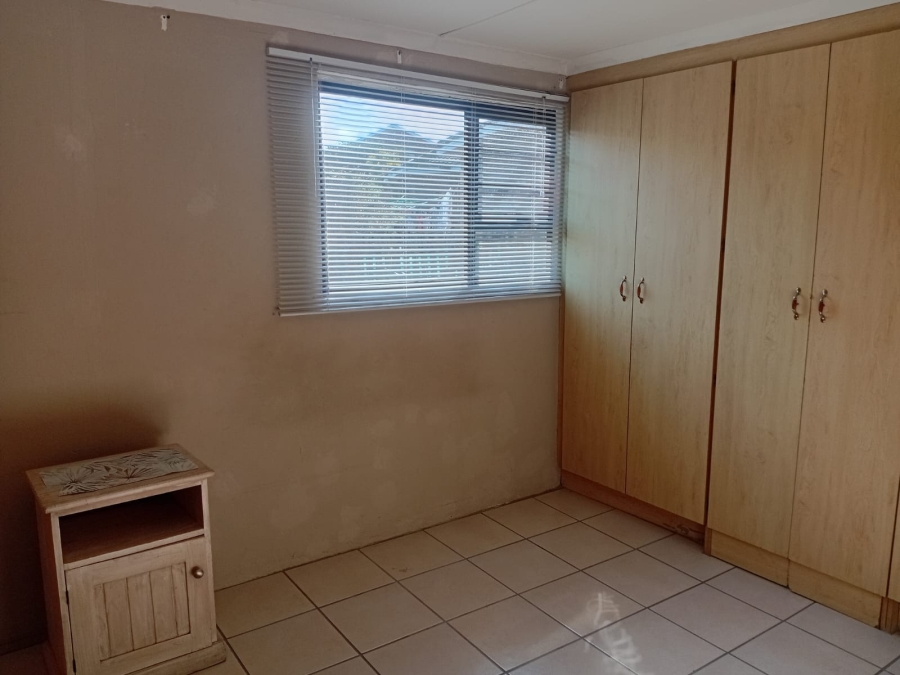 To Let 2 Bedroom Property for Rent in Cove Rock Eastern Cape